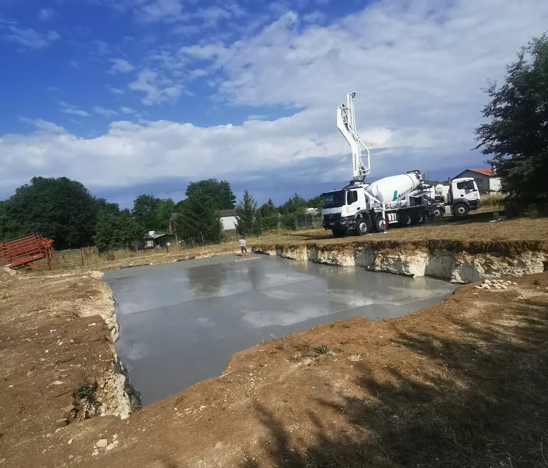 Élévation des murs porteurs d'une maison neuve dans le 47