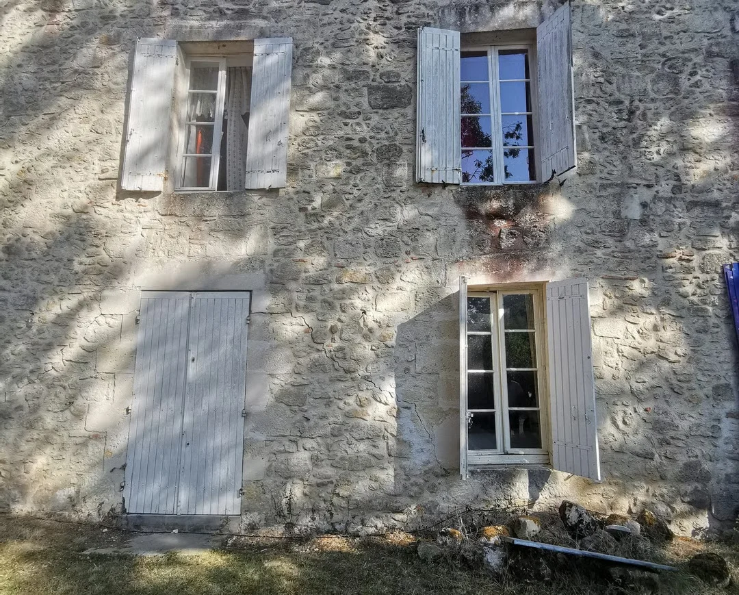 Finitions extérieures de façade et ravalement par artisan maçon